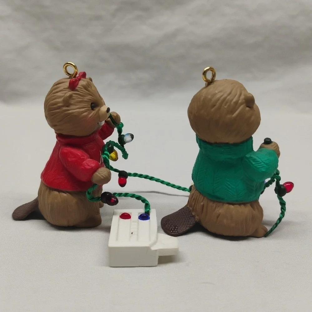 Hallmark Keepsake 1992 Mom‎ & Dad Beaver Hanging Lights Christmas Ornament